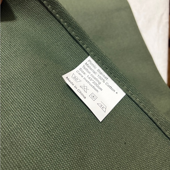 Rado Men's Green and Tan Picnic Blanket - Picture 5 of 7
